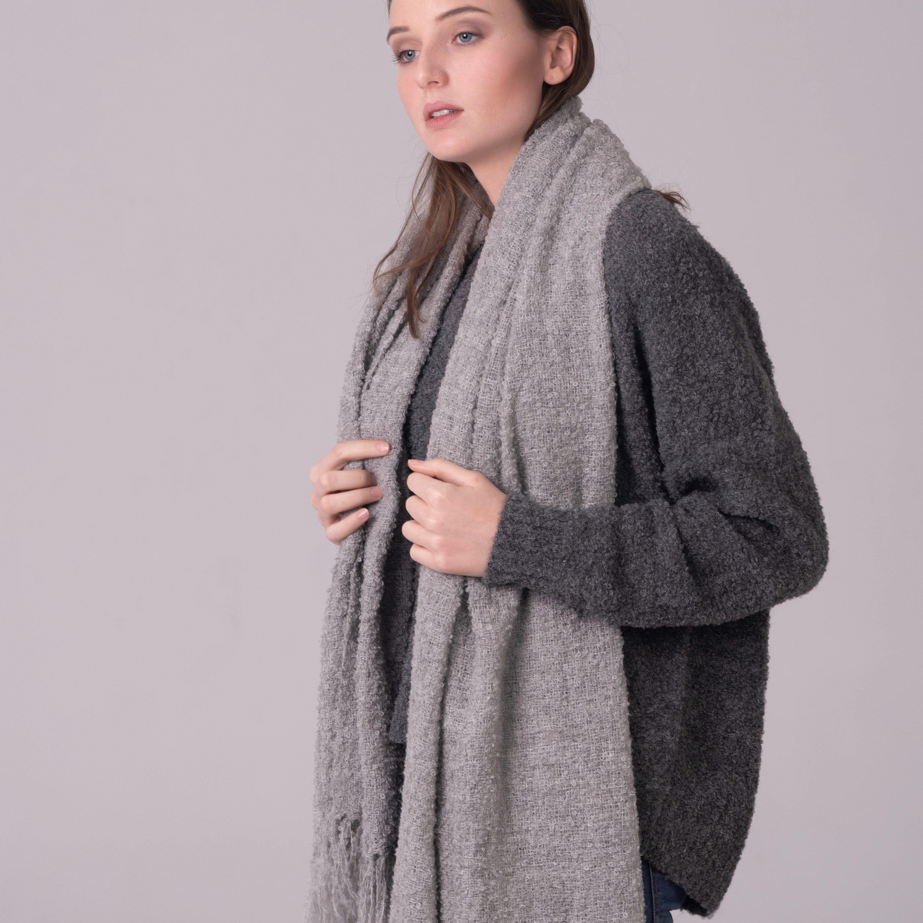 Light grey bouclé Alpaca scarf – Be ALPACA